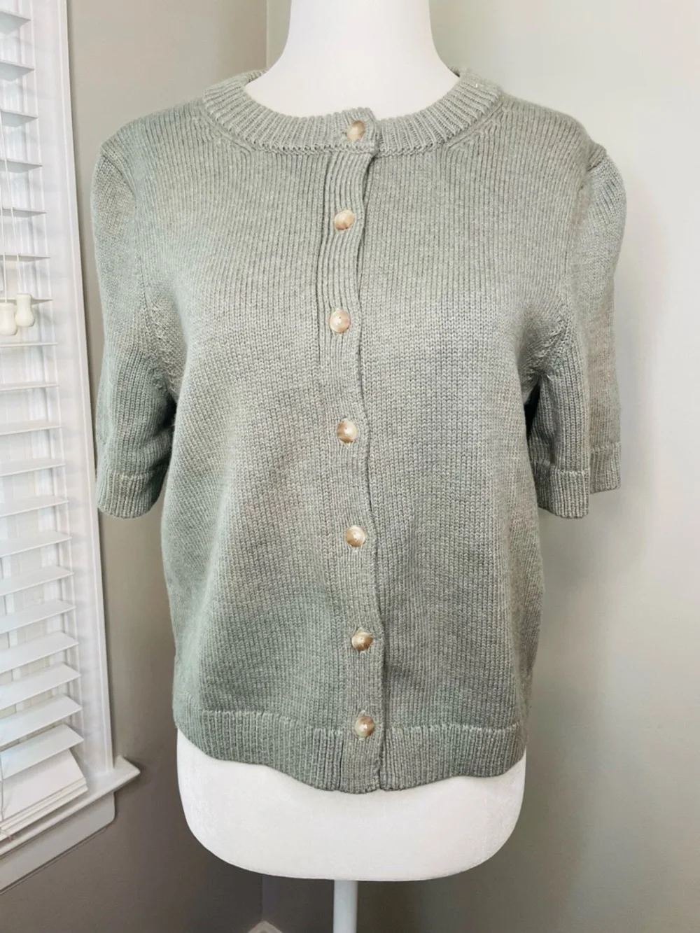 NWT Abercrombie & Fitch Short-Sleeve Crew Cardigan in Frosty Olive - Picture 2 of 7
